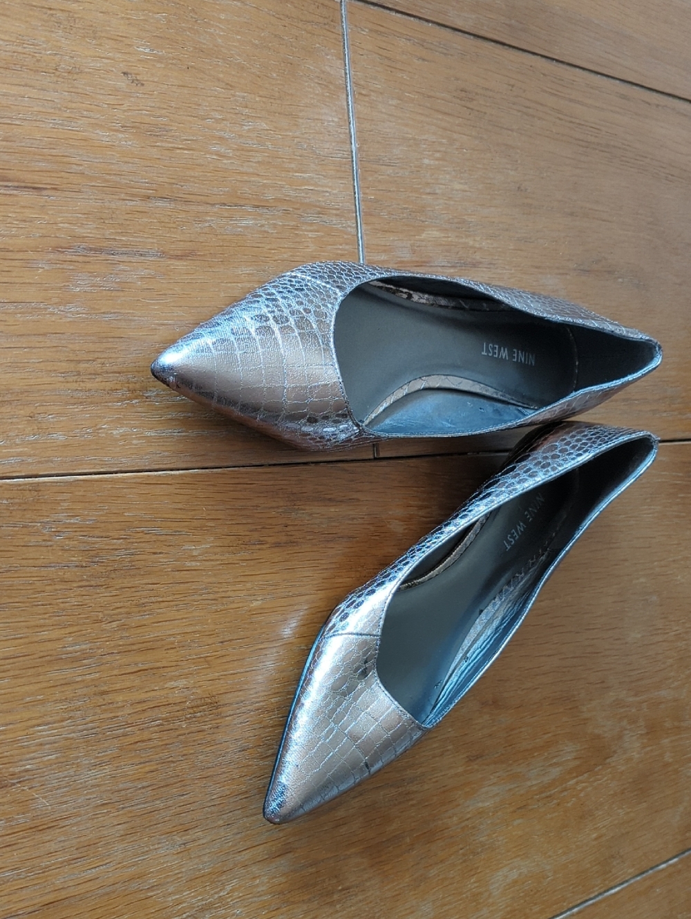 Nine West Silver Croc-Embossed Pointed Toe Flats 10